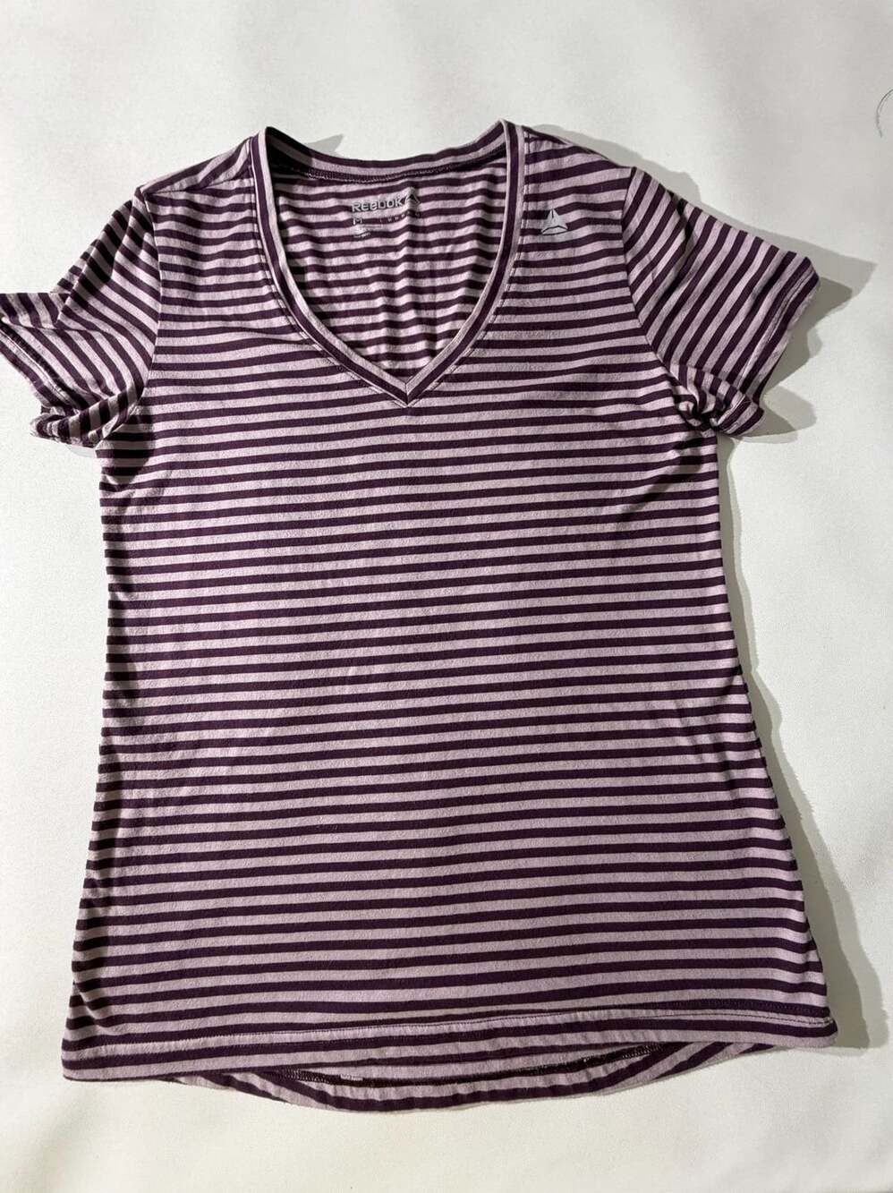 Reebok M Purple Stripe V-Neck T-Shirt Short Sleeve Athletic Gym Workout